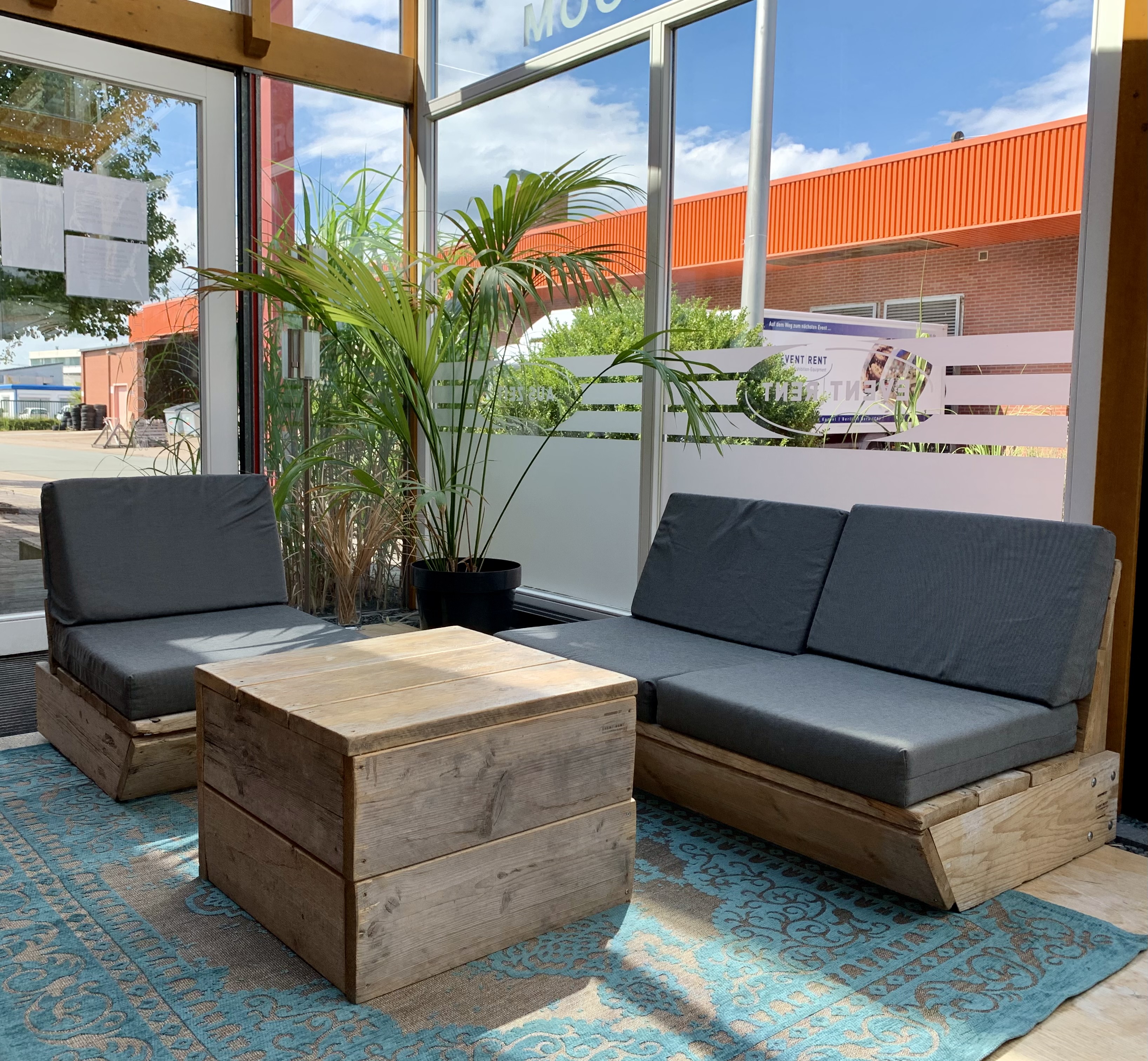 Bauholz Lounge, Perser Teppich  (4)