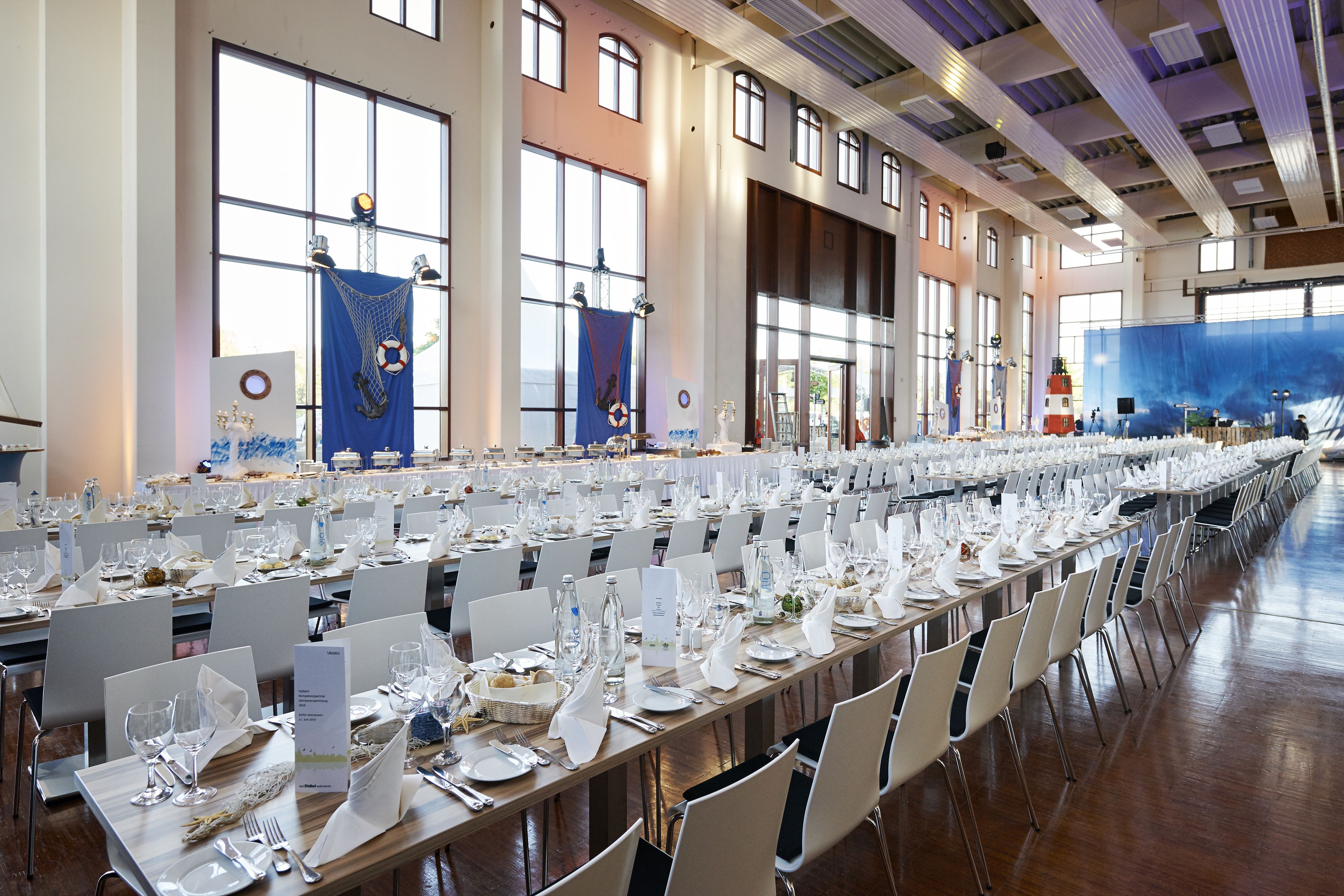 55535_Hightable_Tiffany