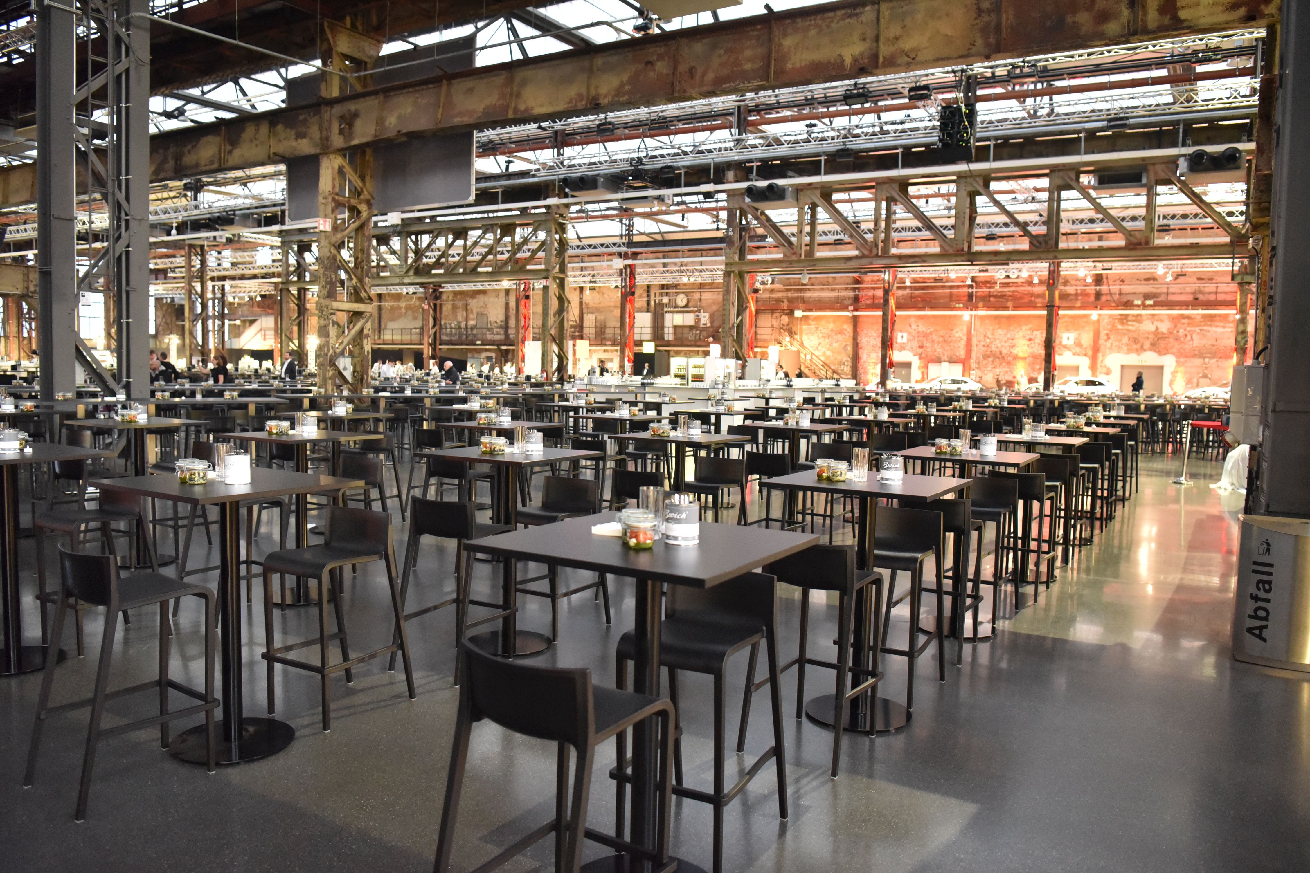 55604_Hightable_Brio