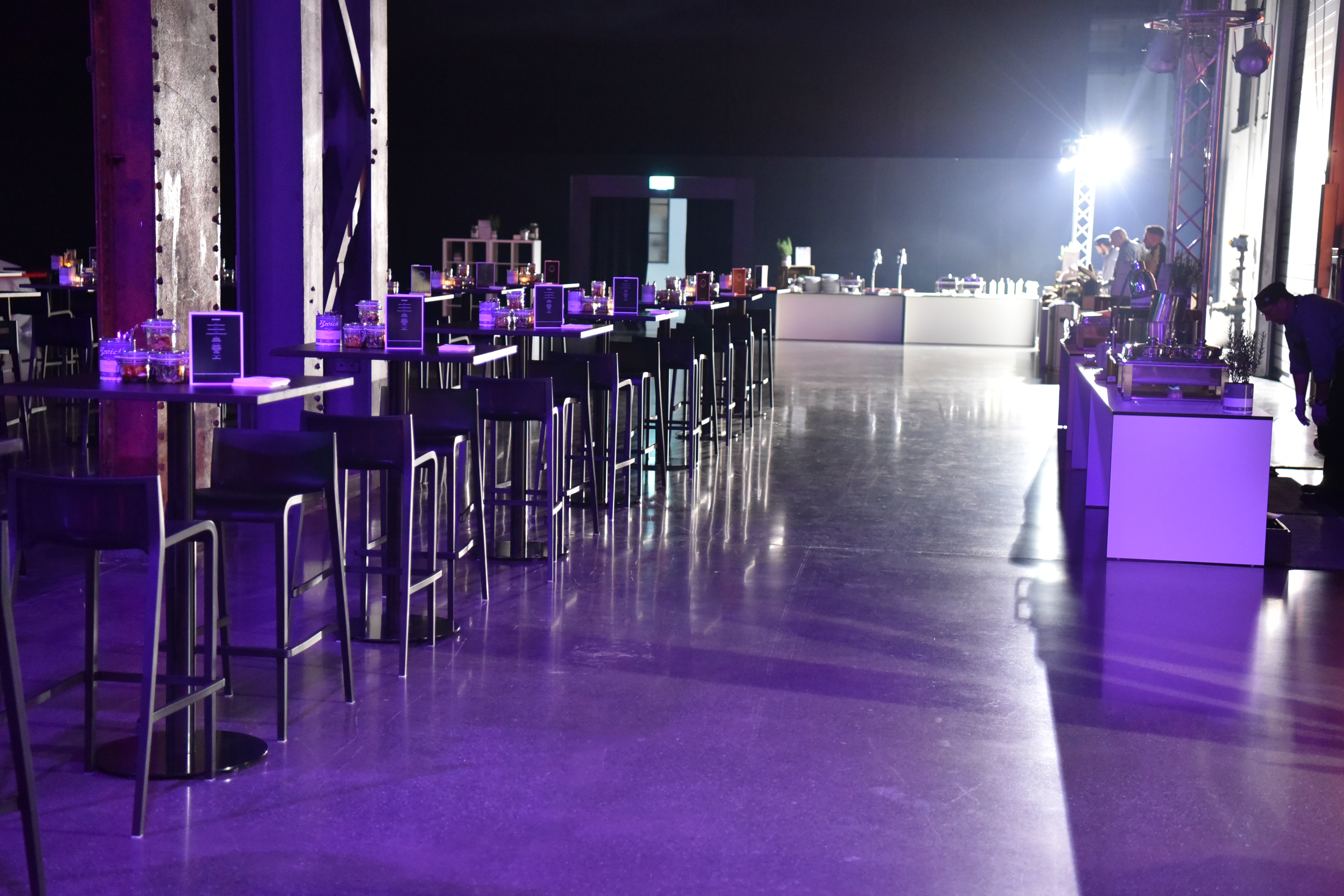 Nassau Brio Tiffany Multitisch 8